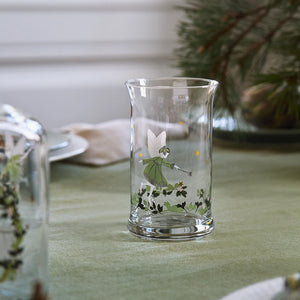Holmegaard Christmas 2026 julevannglass med englemotiv på festlig dekket julebord, 28 cl