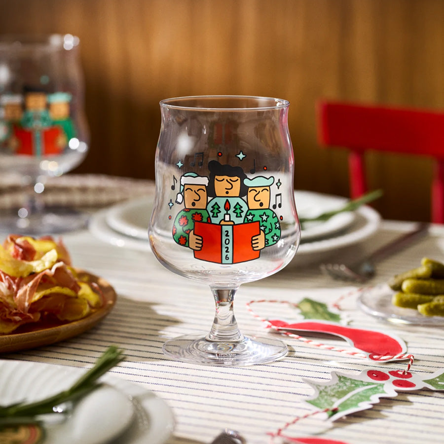 Holmegaard Mikkeller ølglass 40 cl med julemotiv og maskoter på dekket bord