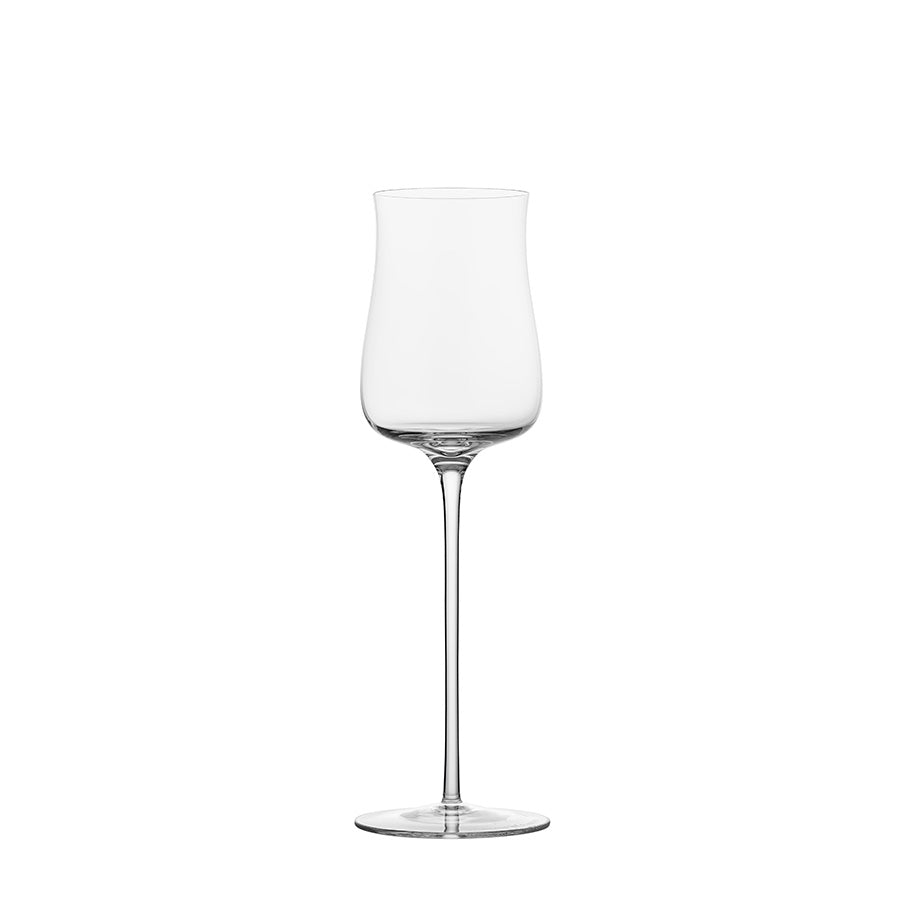 HADELAND GLASSVERK – Hadeland Glassverk Icon Digestif: elegant digestifglass med tynn stett, sett forfra på hvit bakgrunn