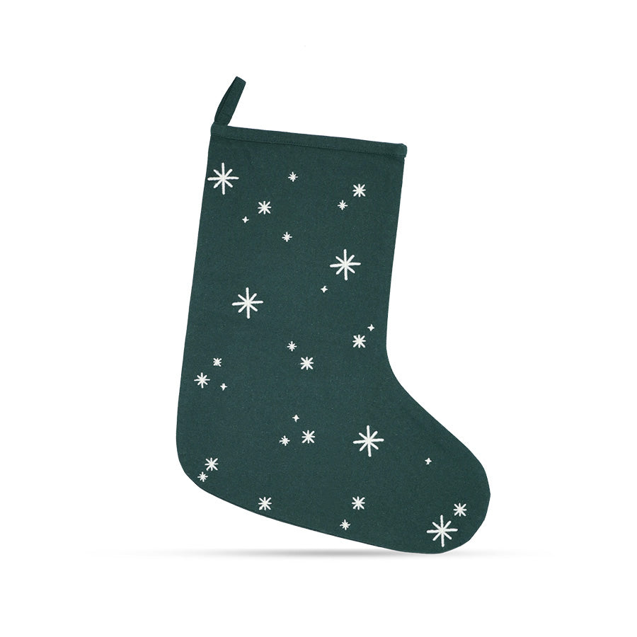 Grønn Juna Christmas Fable julestrømpe på 45 cm med broderte hvite julestjerner