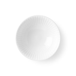 Oversikt av Kähler Hammershøi skål 16cm i hvit, som viser de delikate innvendige rillene og myke kurver.