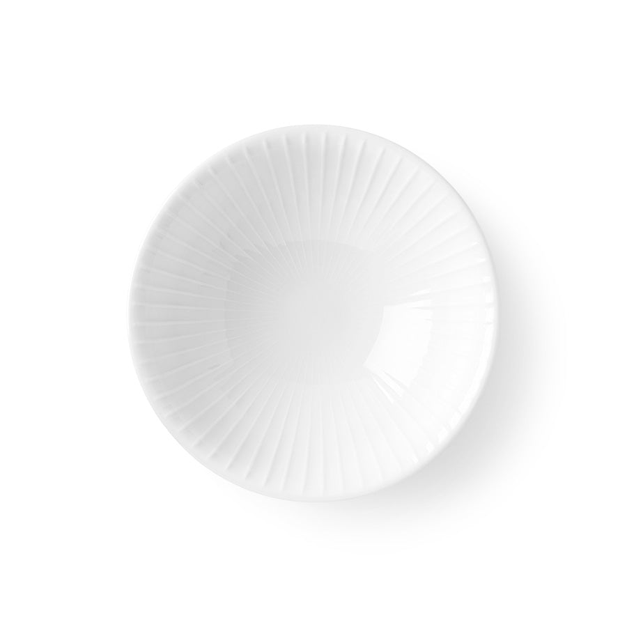 Oversikt av Kähler Hammershøi skål 16cm i hvit, som viser de delikate innvendige rillene og myke kurver.
