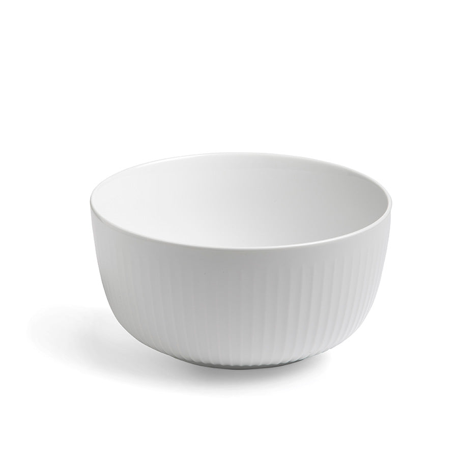 Kähler Hammershøi skål 21cm hvit - elegant serveringsskål med rillemønster, perfekt til salater og frukt.