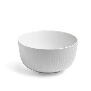 Kähler Hammershøi skål 21cm hvit - elegant serveringsskål med rillemønster, perfekt til salater og frukt.