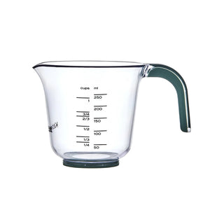 250 ml målebeger med markeringer for kopper og milliliter