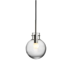 Hadeland Glassverk Krystallkule Taklampe Glatt Klar, hengende lampe med klar glasskule og sølvoppbevaring.