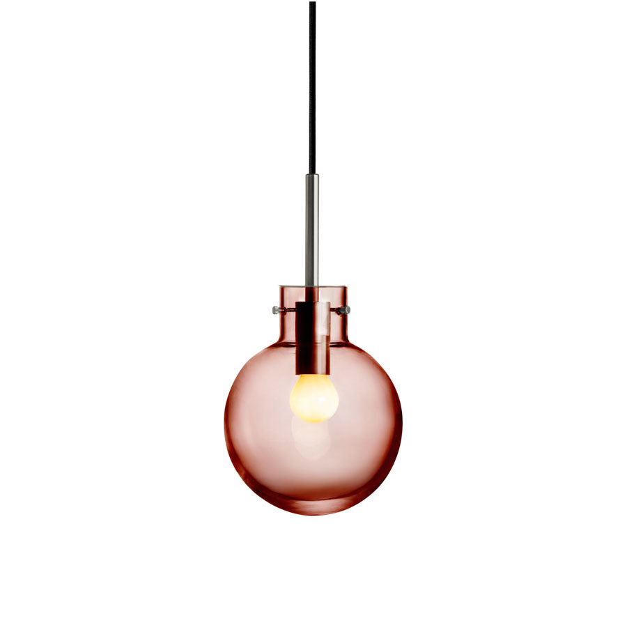Hadeland Glassverk Krystallkule Taklampe Glatt Morgenrød - taklampe med munnblåst morgenrød glass og sølvfarget oppheng, perfekt for koselige rom.