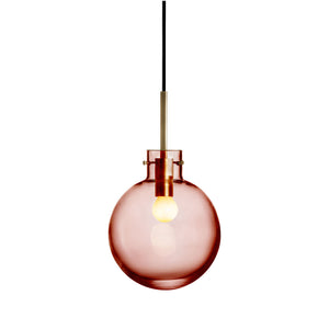 Hadeland Glassverk Krystallkule Taklampe Glatt Morgenrød - Estetisk munnblåst glasslampe med gyldent oppheng, perfekt for varm atmosfære i hjemmet.