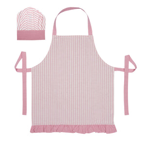 Rosa forkle med hvite striper og matchende kokkelue, perfekt for barn som elsker å lage mat. Designet med volangkant for et søtt preg.