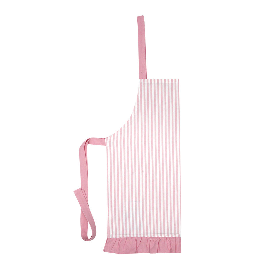 Sidevisning av rosa forkle med striper og volangkant nederst, ideelt for barn som deltar i matlaging.