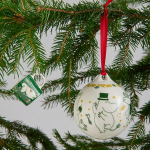 Mummi årets julekule 2026 hengende på juletre