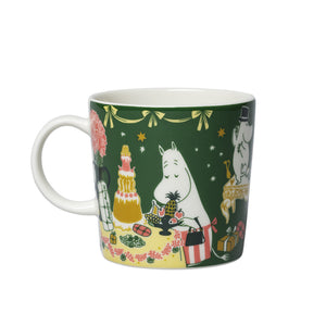 Grønn Moomin Arabia Mummi kopp 30 cl med festmotiv, kake, gaver og Mummitrollet