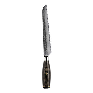 Nordic Blades brødkniv på 20 cm med taggete egg og mørkt trehåndtak, designet for å skjære gjennom brød med letthet.