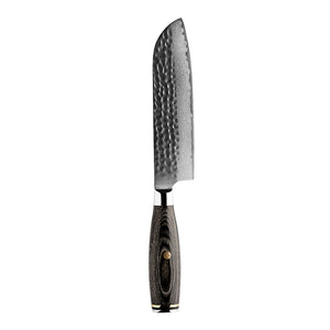Nordic Blades santoku kniv med 18 cm langt damaskusstålblad og mørkt trehåndtak, perfekt for allsidig kjøkkenbruk.