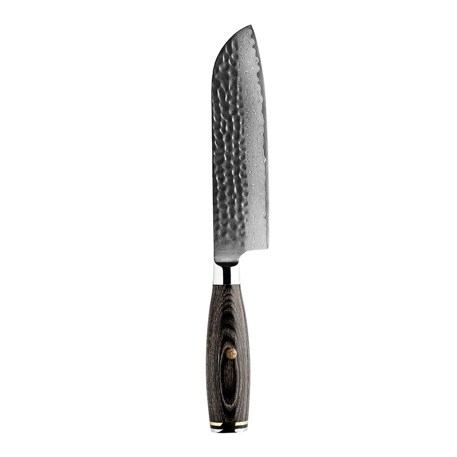 Nordic Blades santoku kniv med 18 cm langt damaskusstålblad og mørkt trehåndtak, perfekt for allsidig kjøkkenbruk.