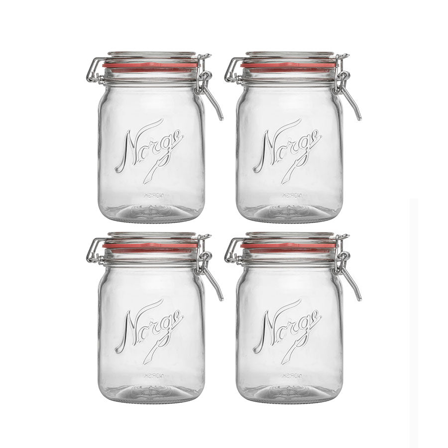 4-pakning med Norgesglass fra NORGESGLASSET med hengslet lokk, perfekt for sylting og oppbevaring, designet med den ikoniske Norge-logoen.