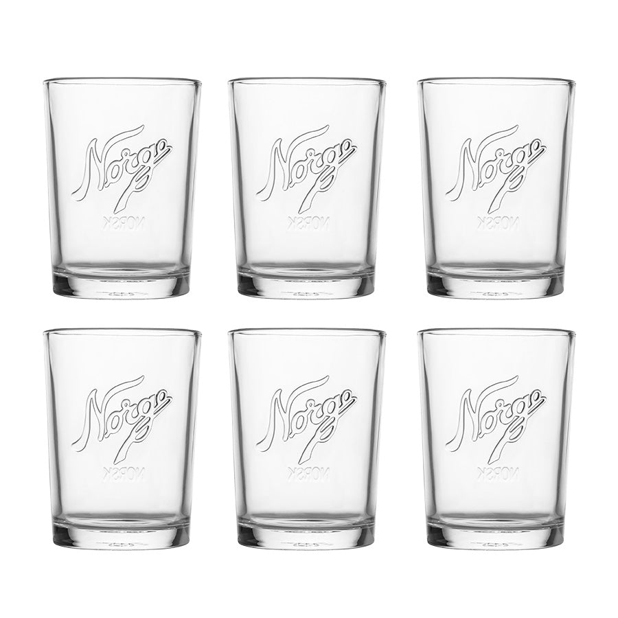 Sett med seks Kjøkkenglass fra Norgesglasset, perfekt for daglig bruk i hjemmet. Hver glass har den ikoniske Norgesglasset-logoen og et tidløst design, ideelt for både hverdag og fest.