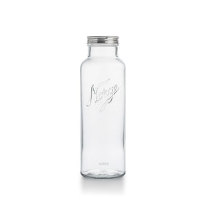 Norgesglasset Norgesglass Flaske 1,5L - En stor og stilren glassflaske med klassisk design, ideell for servering av drikke.