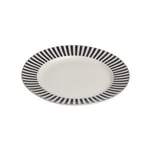 Sidevinkel av Nova Abby tallerken med grafisk svart stripemønster og gullkant, perfekt til dessert eller forrett.