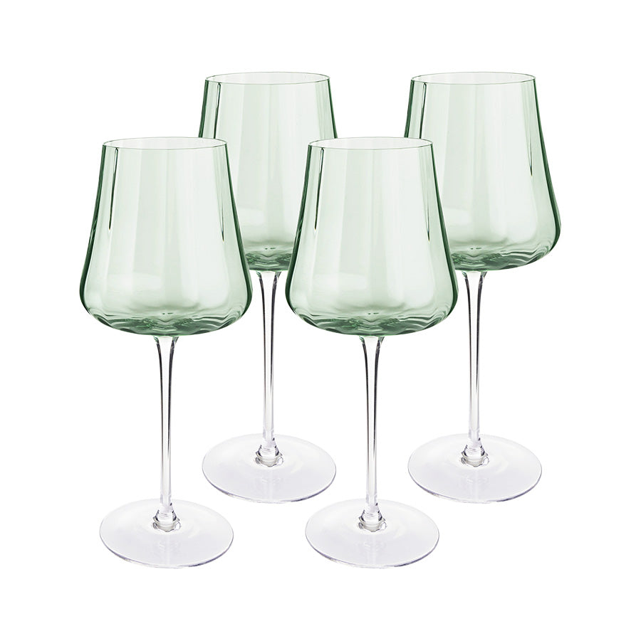 Sett med fire grønne glass med stett, ideelle for å dekke et stilfullt middagsbord.