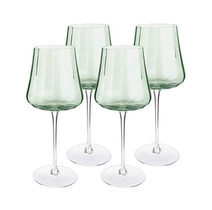 Sett med fire grønne glass med stett, ideelle for å dekke et stilfullt middagsbord.