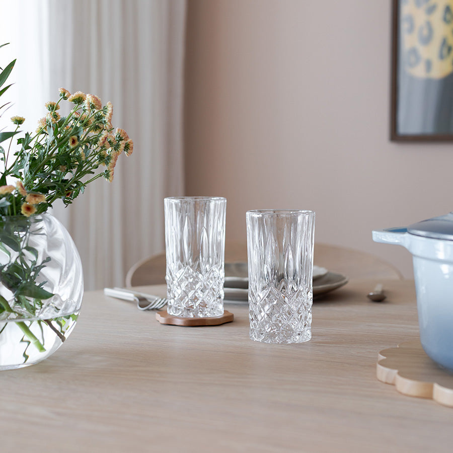 NOVA Longdrinkglass 30 cl (4 pk) «Nova Dynamic Longdrinkglass 30cl 4pk Klar» – to klare longdrinkglass med dekor i hjemmemiljø