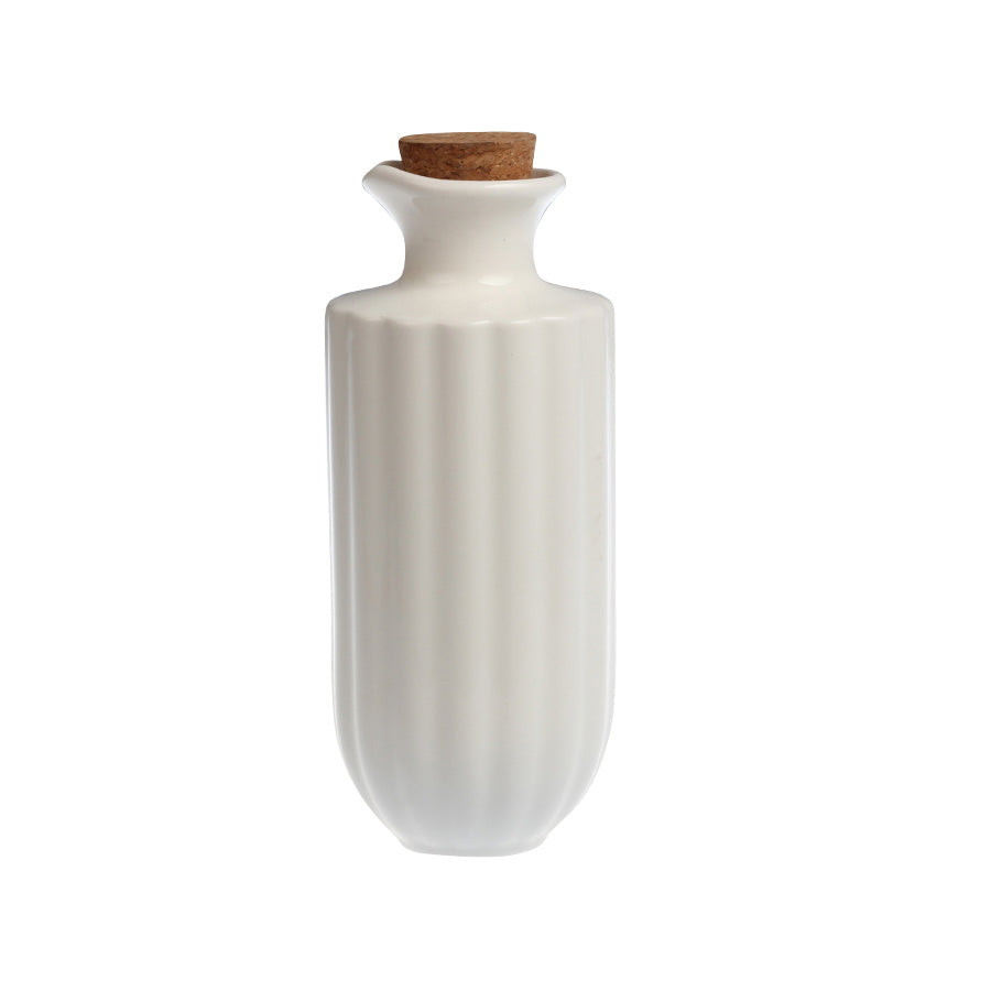 Nova Lilly Olje Dispenser 300ml Hvit med korklokk, stilren oljedispenser i hvit keramikk, perfekt for olivenolje, dressing og flytende smakstilsetninger.