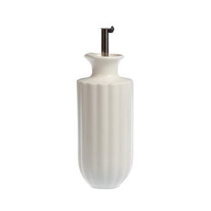 Nova Lilly Olje Dispenser 300ml Hvit med helletut i stål, elegant oljedispenser i hvit keramikk, ideell for kontrollert skjenking av olivenolje og annet.