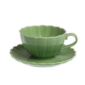Nova Lilly Kopp og Skål 250ml Grønn – dekorativ grønn kopp med bølgekant, perfekt for kaffe og te.