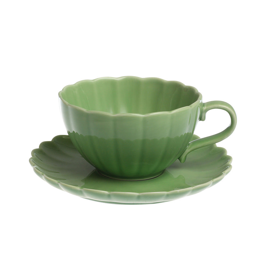 Nova Lilly Kopp og Skål 250ml Grønn – dekorativ grønn kopp med bølgekant, perfekt for kaffe og te.