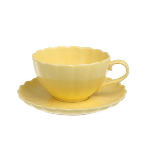 Nova Lilly Kopp og Skål 250ml Gul - En solfylt gul kopp med bølget kant som viser både kopp og skål, perfekt for kaffe eller te, fra NOVA.