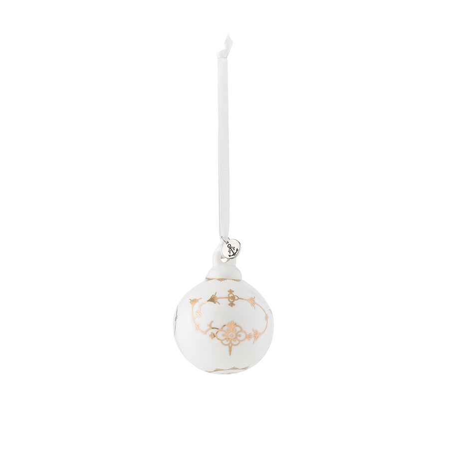 Hvitt porselens-Ornament med klassisk stråmønster og elegant gulldekor fra Porsgrunds Porselænsfabrik