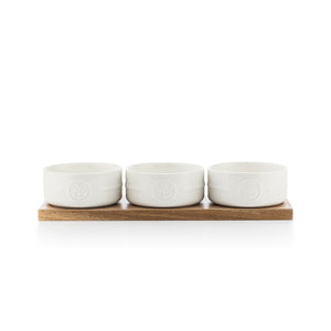 Porsgrund Porselænsfabrik Ildfast Skåler m/Fjøl 10cm 3pk Hvit - tre ildfaste skåler på en trebrett, perfekt for tapas og småretter.
