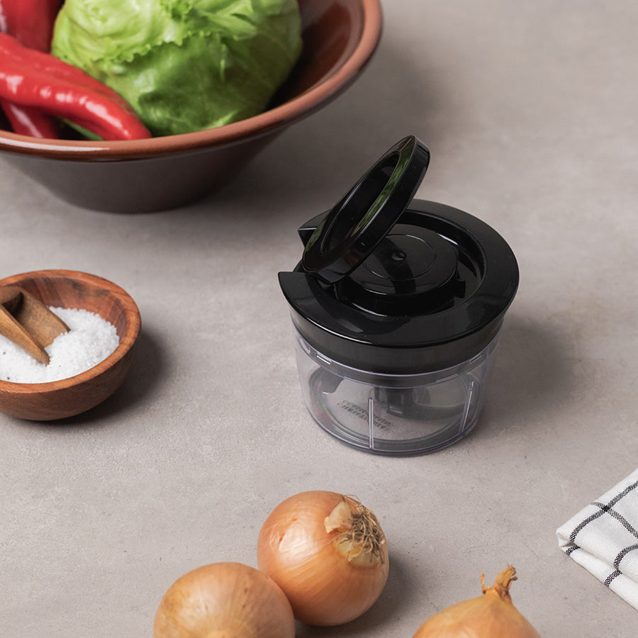 Prep minihakker med åpent lokk og 400 ml beholder, klar til å hakke løk, hvitløk og urter