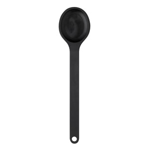 Røreskje i sort, 30 cm lang, laget av naturlig antibakterielt materiale, ideell for røring i gryter og panner.