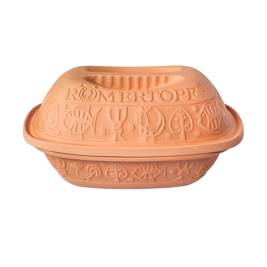 Römertopf Classic leirgryte i naturlig leire, designet for to personer med dekorativt mønster av fugler og planter, perfekt for skånsom matlaging uten tilsetningsstoffer.