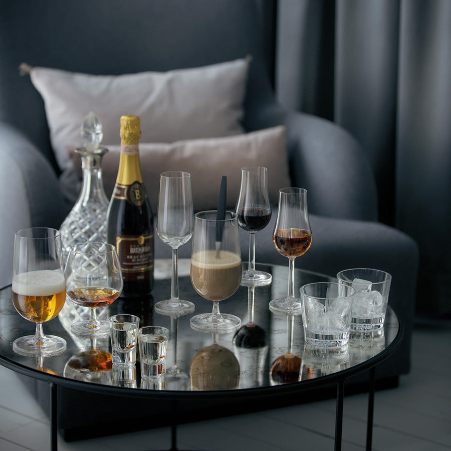 ROSENDAHL – Rosendahl Grand Cru Soft Glass Brennevinsglass 2pk 24cl i bordsetting sammen med andre serveringsglass, elegant brennevinsglass for aperitiff, likør og brennevin (24 cl)