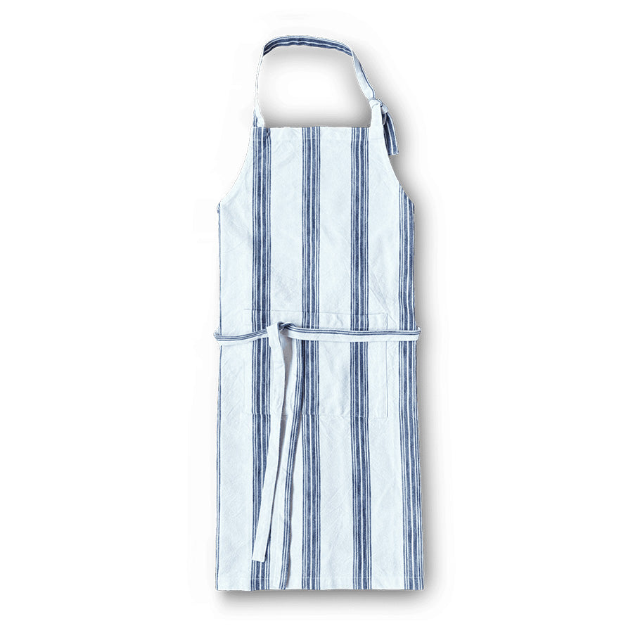 Rosendahl Forkle Blå - et stilrent forkle i hvit med blå striper, perfekt for matlaging og kjøkkenoppgaver.