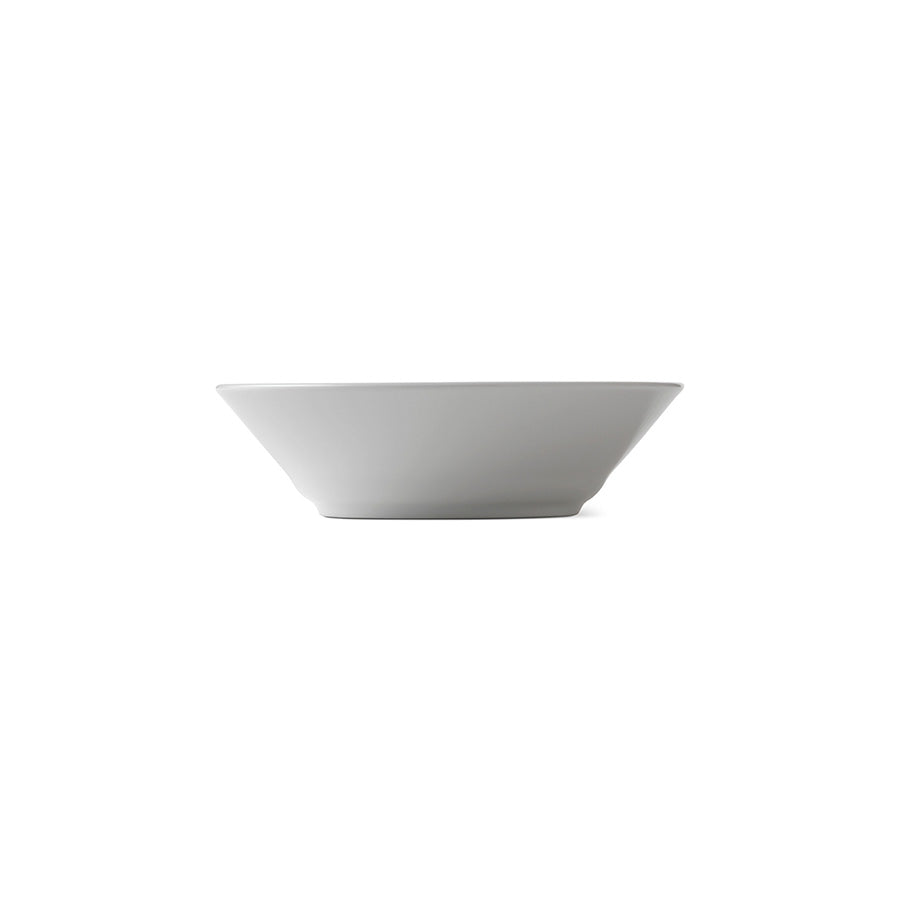 Royal Copenhagen Hvit Riflet Dyptallerken 17cm - Moderne og minimalistisk dyptallerken med en dyp form, perfekt til frokost og dessert.