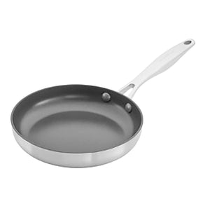 Scanpan Nura stekepanne 20 cm sett fra siden med slitesterkt non-stick-belegg og stålhåndtak