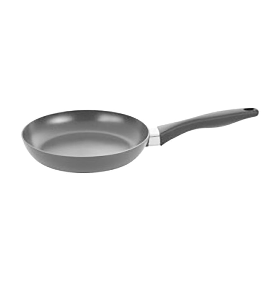 Scanpan Sava 20 cm stekepanne i grått med ergonomisk håndtak, sett fra siden