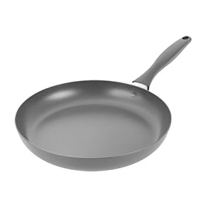 Scanpan Sava stekepanne 28 cm med romslig stekeflate og ergonomisk håndtak, sett ovenfra i vinkel