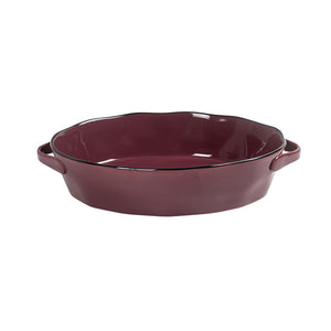Profil av burgunder ildfast form oval 38 cm, viser de elegante håndtakene og den dype fargen.