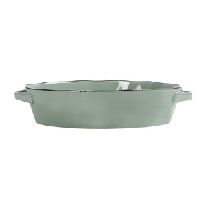 Ildfast form oval i dempet grønn farge med bølgekant, 38 cm størrelse, perfekt til ovnsretter.