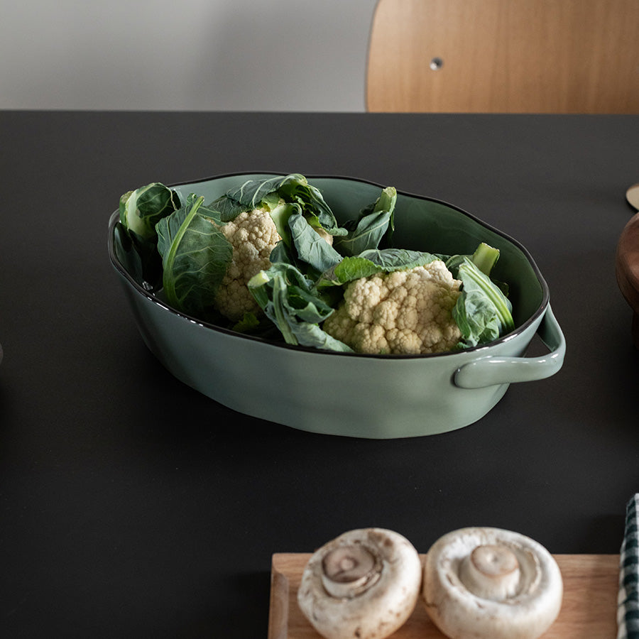 Seasons Fall Collection ildfast form oval på 38 cm, fylt med grønnsaker som blomkål og grønnsaker, ideell for familieoppskrifter. Perfekt for å servere lasagne og gratenger.