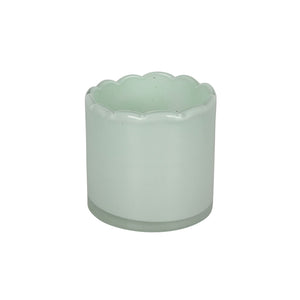 Lyslykt fra Seasons Spring Collection i lys grønn farge, 8 cm høy, med dekorativ bølgekant, perfekt for å tilføre rolig stemning i hjemmet.