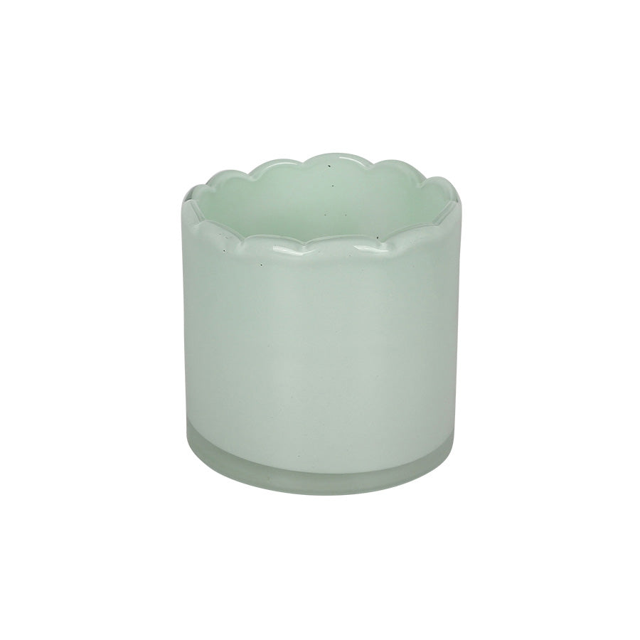 Lyslykt fra Seasons Spring Collection i lys grønn farge, 8 cm høy, med dekorativ bølgekant, perfekt for å tilføre rolig stemning i hjemmet.