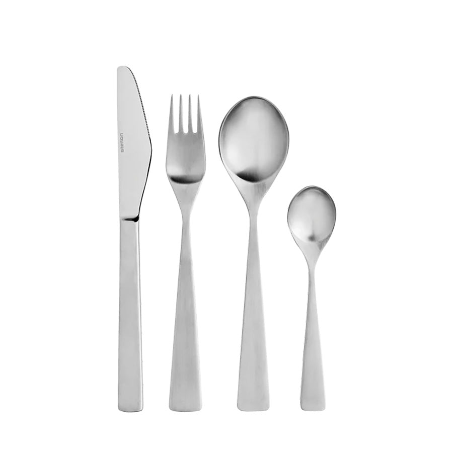 Stelton Maya 2000 Bestikksett 4 Deler - Et prisbelønnet bestikksett med ergonomisk utforming og moderne preg, perfekt for stilige borddekking.