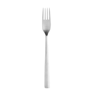 Elegant spisegaffel designet av Tias Eckhoff, laget i rustfritt stål med slank form og myke kurver, perfekt for både hverdag og fest.