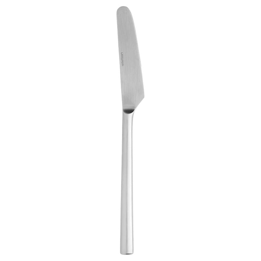 Elegant spisekniv i rustfritt stål fra Stelton, designet av Tias Eckhoff, perfekt balansert for en behagelig grip.